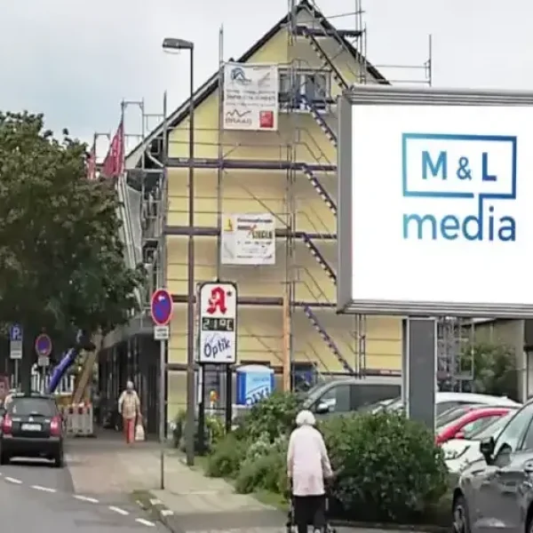 Klassische Werbeträger als individuelle Hinweisbeschilderung für Verkaufsstellen